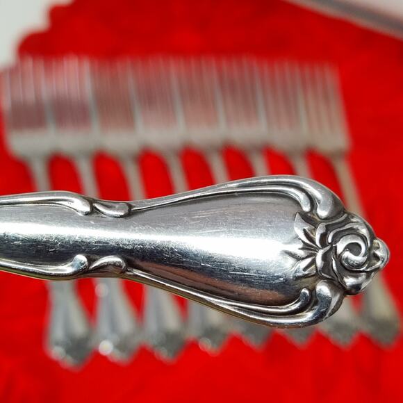 9X DF Oneida ARBOR ROSE Stainless TRUE ROSE 1881 Rogers Dinner Forks Flatware - Picture 1 of 14